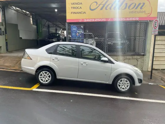 FORD FIESTA 1.6 ROCAM SEDAN 8V FLEX 4P MANUAL