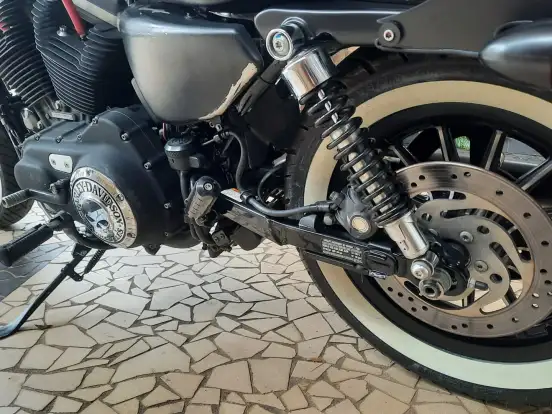 HARLEY-DAVIDSON-SPORTSTER XL 883 R HARLEY-DAVIDSON-SPORTSTER XL 883 R-2010