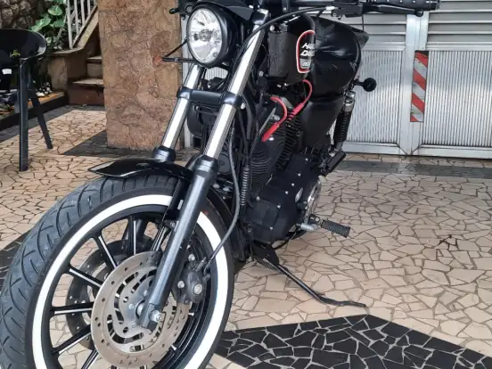 HARLEY-DAVIDSON-SPORTSTER XL 883 R HARLEY-DAVIDSON-SPORTSTER XL 883 R-2010