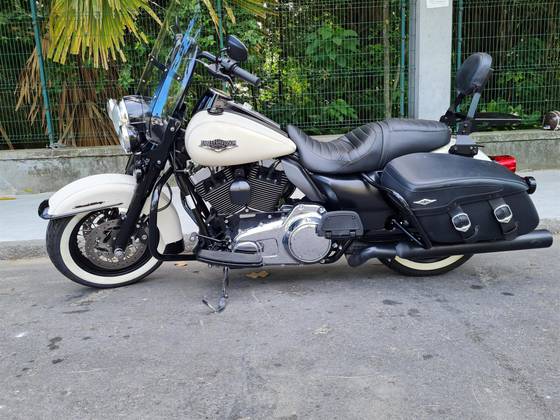 HARLEY-DAVIDSON ROAD KING CLASSIC 