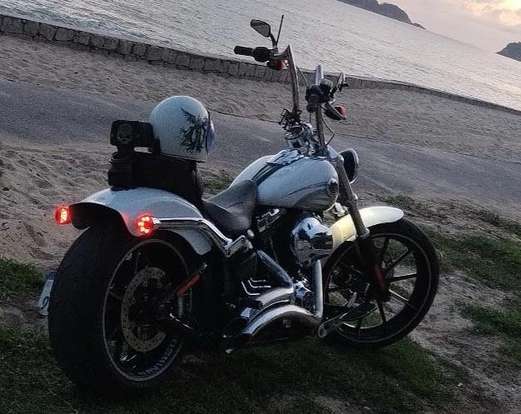 HARLEY-DAVIDSON-SOFTAIL BREAKOUT-2015