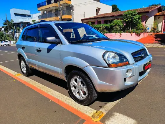 HYUNDAI TUCSON 2.0 MPFI GL 16V 142CV 2WD GASOLINA 4P MANUAL HYUNDAI TUCSON 2.0 MPFI GL 16V 142CV 2WD GASOLINA 4P MANUAL