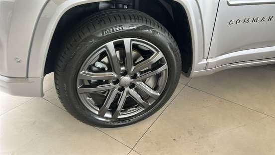 JEEP-COMMANDER-2024