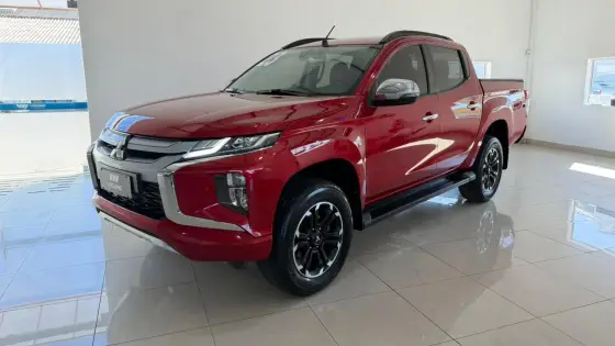 MITSUBISHI L200 TRITON 2.4 16V TURBO DIESEL SPORT HPE CD 4P 4X4 AUTOMÁTICO MITSUBISHI L200 TRITON 2.4 16V TURBO DIESEL SPORT HPE CD 4P 4X4 AUTOMÁTICO