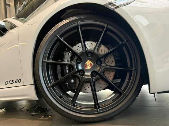 PORSCHE-718-2025