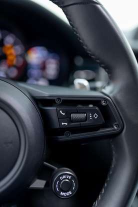 PORSCHE-MACAN-2023