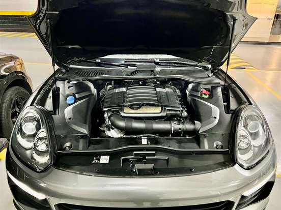 PORSCHE-CAYENNE-2015