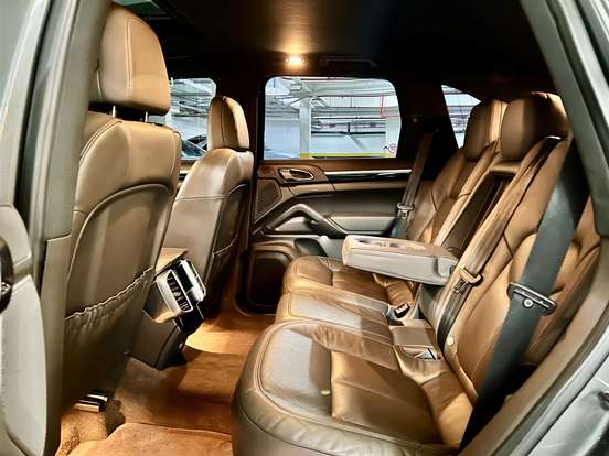 PORSCHE-CAYENNE-2015