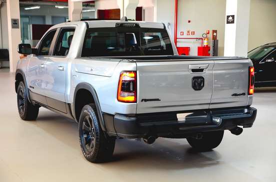 RAM-1500-5.7 V8 GASOLINA REBEL CD 4X4 AUTOMÁTICO RAM-1500-2021