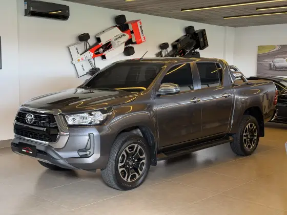 TOYOTA HILUX 2.8 D-4D TURBO DIESEL CD SRV 4X4 AUTOMÁTICO