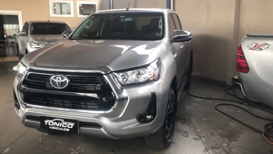 TOYOTA HILUX 2.8 D-4D TURBO DIESEL CD SRV 4X4 AUTOMÁTICO TOYOTA HILUX 2.8 D-4D TURBO DIESEL CD SRV 4X4 AUTOMÁTICO