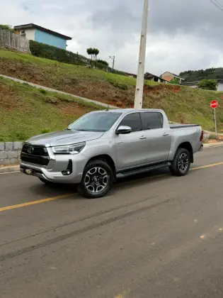 TOYOTA HILUX 2.8 D-4D TURBO DIESEL CD SRX 4X4 AUTOMÁTICO