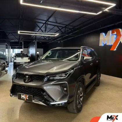 TOYOTA HILUX SW4 2.8 D-4D TURBO DIESEL SRX 7L 4X4 AUTOMÁTICO