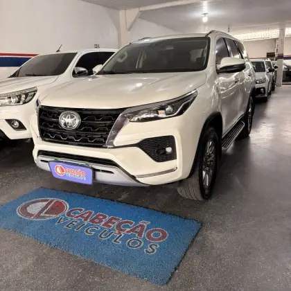 TOYOTA HILUX SW4 2.8 D-4D TURBO DIESEL SRX 7L 4X4 AUTOMÁTICO