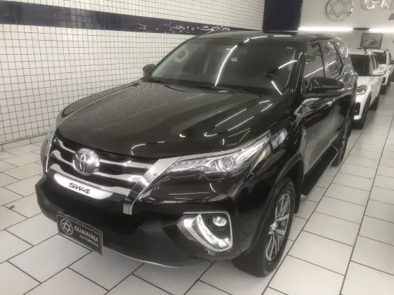 TOYOTA HILUX SW4 2.8 SRX 4X4 7 LUGARES 16V TURBO INTERCOOLER DIESEL 4P AUTOMÁTICO