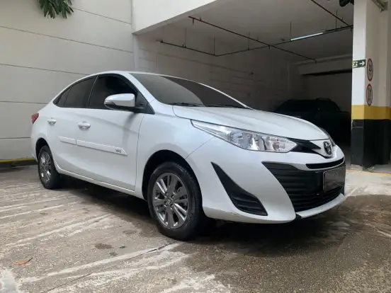 TOYOTA-YARIS-2021