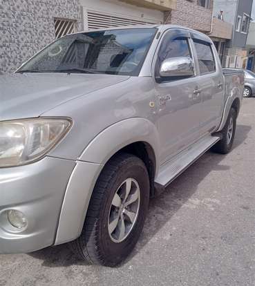 TOYOTA-HILUX-2011