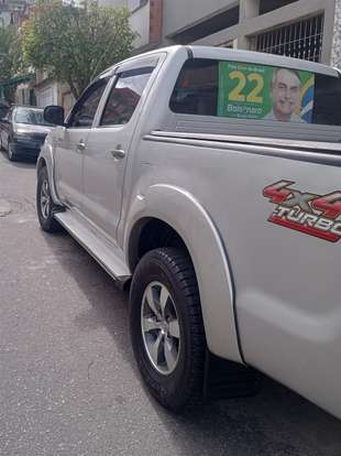 TOYOTA-HILUX-2011