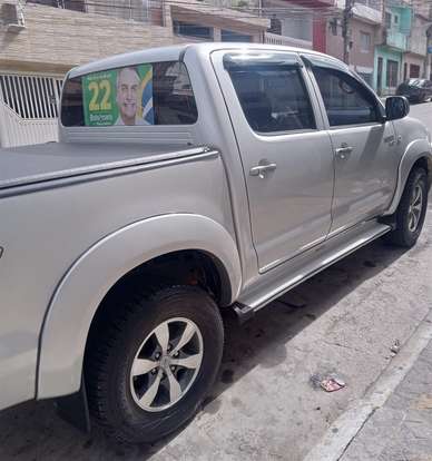 TOYOTA-HILUX-2011