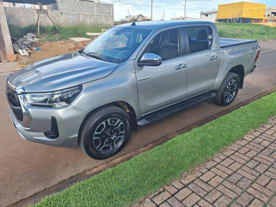 TOYOTA-HILUX-2.8 D-4D TURBO DIESEL CD SRX 4X4 AUTOMÁTICO TOYOTA-HILUX-2020