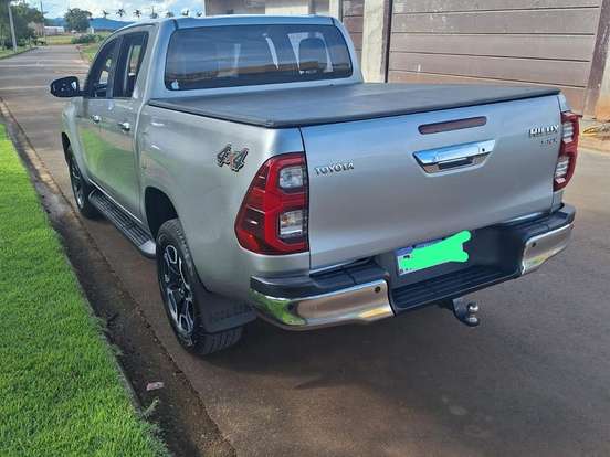 TOYOTA-HILUX-2.8 D-4D TURBO DIESEL CD SRX 4X4 AUTOMÁTICO TOYOTA-HILUX-2020
