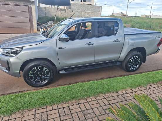 TOYOTA-HILUX-2.8 D-4D TURBO DIESEL CD SRX 4X4 AUTOMÁTICO TOYOTA-HILUX-2020