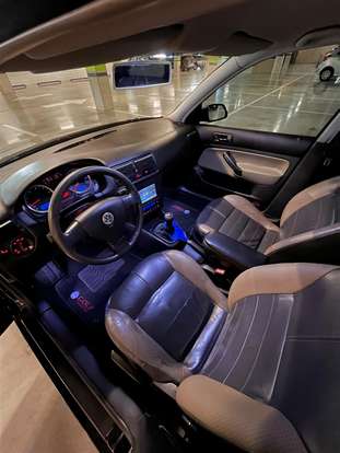 VOLKSWAGEN-GOLF-2007