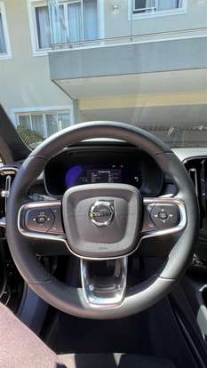 VOLVO-XC40-2023