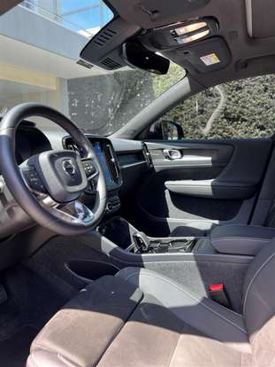 VOLVO-XC40-2023