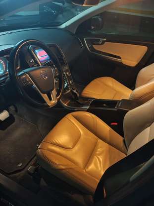 VOLVO-XC60-2015