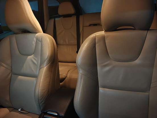 VOLVO-XC60-2015
