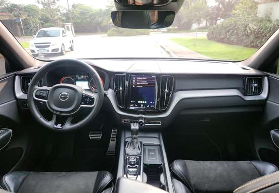 VOLVO-XC60-2018