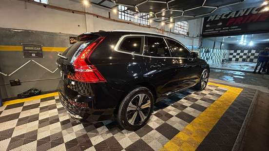 VOLVO-XC60-2024