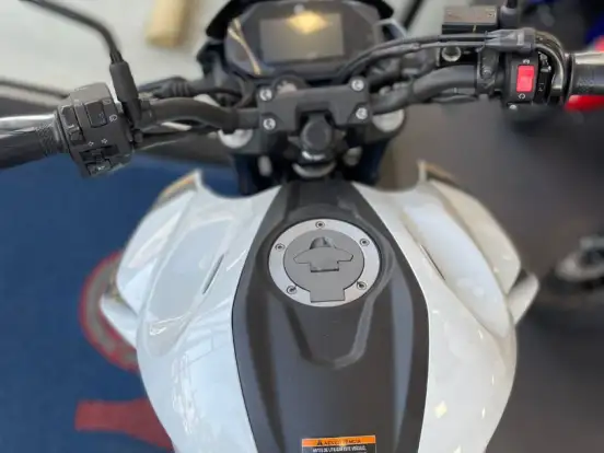 YAMAHA-FZ25 FAZER CONNECTED ABS YAMAHA-FZ25 FAZER CONNECTED ABS-2025