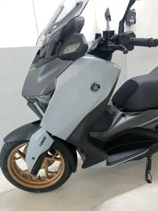 YAMAHA XMAX 300 CONNECTED ABS YAMAHA XMAX 300 CONNECTED ABS