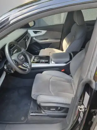 AUDI-Q8-2021