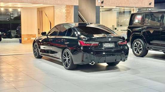 BMW-320i-2022