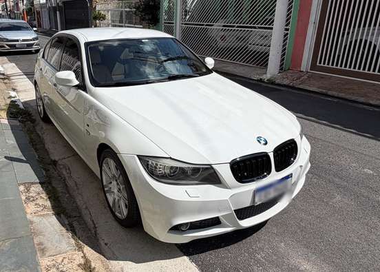 BMW-318i-2012