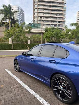 BMW-330e-2020