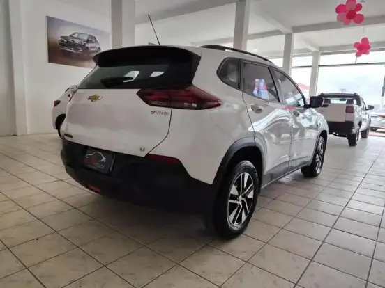 CHEVROLET-TRACKER-2023
