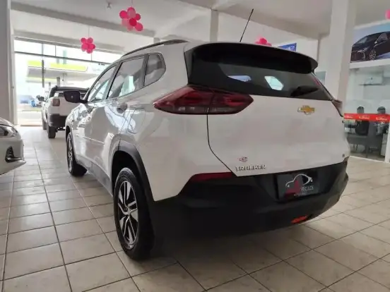 CHEVROLET-TRACKER-2023
