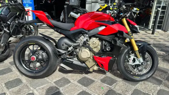 DUCATI STREETFIGHTER V4 S DUCATI STREETFIGHTER V4 S