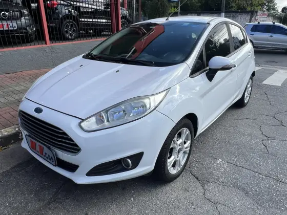 FORD FIESTA 1.6 SE HATCH 16V FLEX 4P POWERSHIFT FORD FIESTA 1.6 SE HATCH 16V FLEX 4P POWERSHIFT