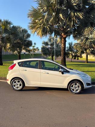 FORD FIESTA 1.6 SE HATCH 16V FLEX 4P POWERSHIFT