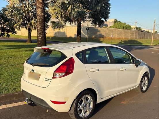 FORD-FIESTA-1.6 SE HATCH 16V FLEX 4P POWERSHIFT FORD-FIESTA-2015