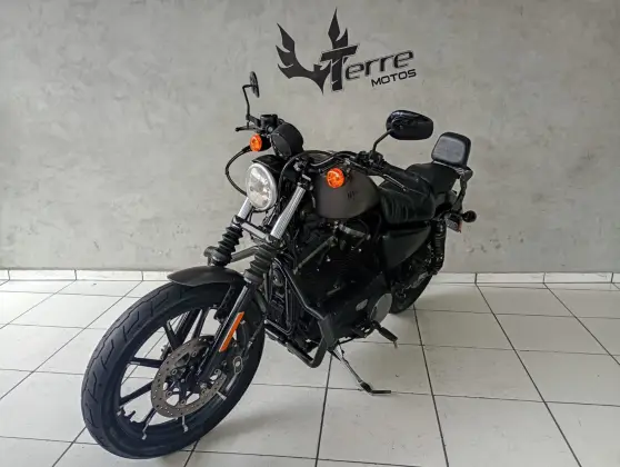 HARLEY-DAVIDSON SPORTSTER IRON 883 