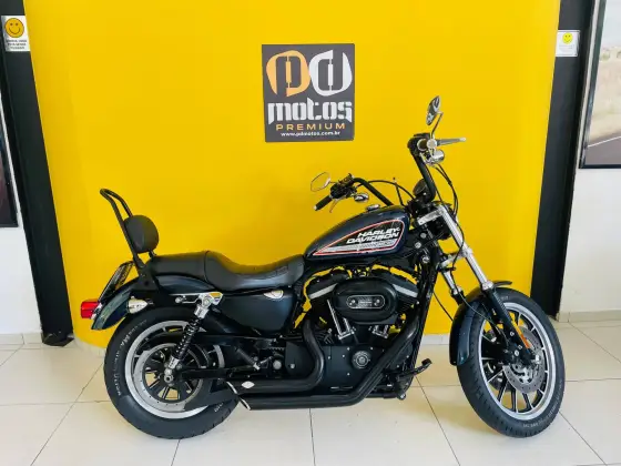 HARLEY-DAVIDSON SPORTSTER XL 883 R 