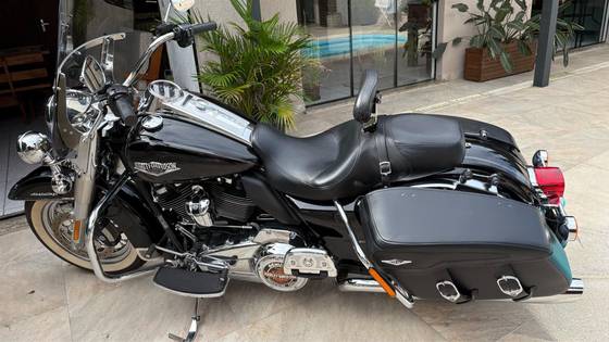 HARLEY-DAVIDSON ROAD KING CLASSIC 