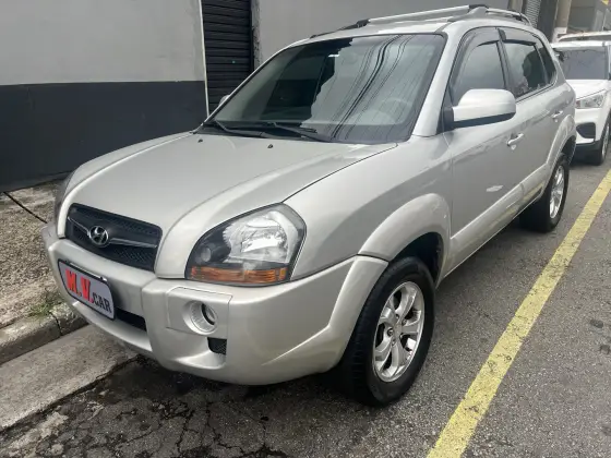 HYUNDAI TUCSON 2.0 MPFI GLS 16V 143CV 2WD FLEX 4P AUTOMÁTICO HYUNDAI TUCSON 2.0 MPFI GLS 16V 143CV 2WD FLEX 4P AUTOMÁTICO