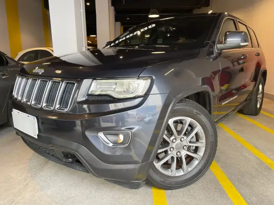 JEEP GRAND CHEROKEE 3.6 LAREDO 4X4 V6 24V GASOLINA 4P AUTOMÁTICO